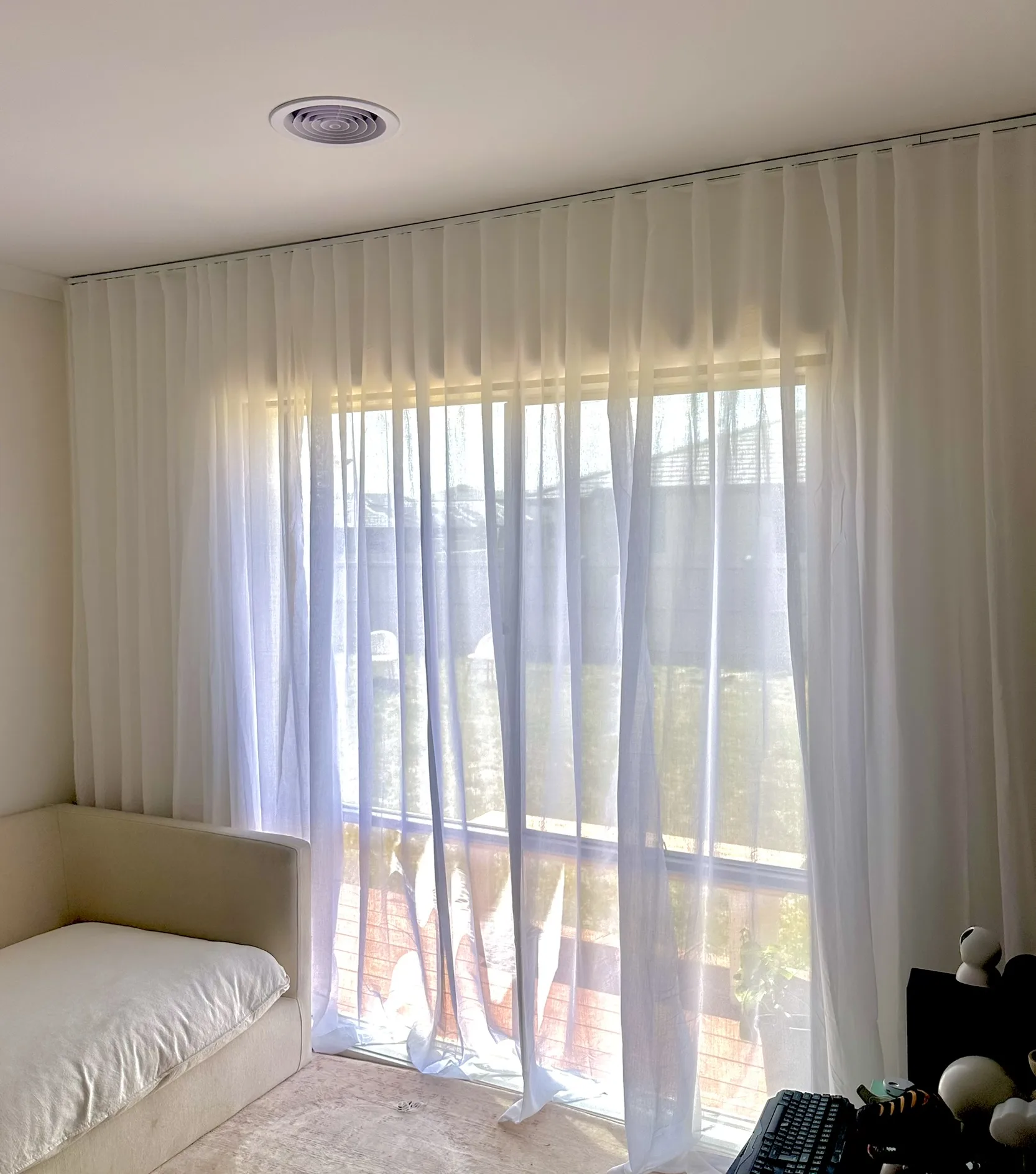 Ceiling-Mounted Sheer Curtain Installation detail 3