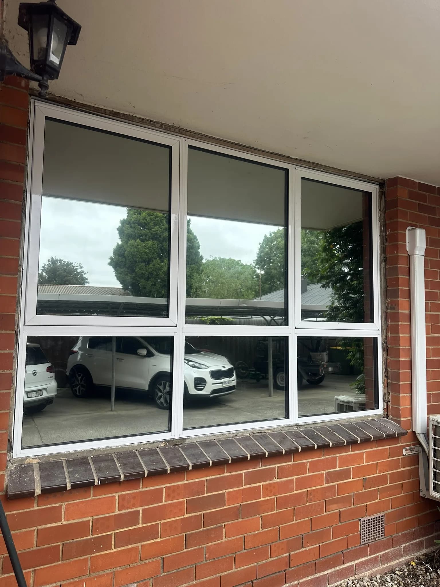 Dark Mirror Privacy Tint for Apartment Windows detail 4