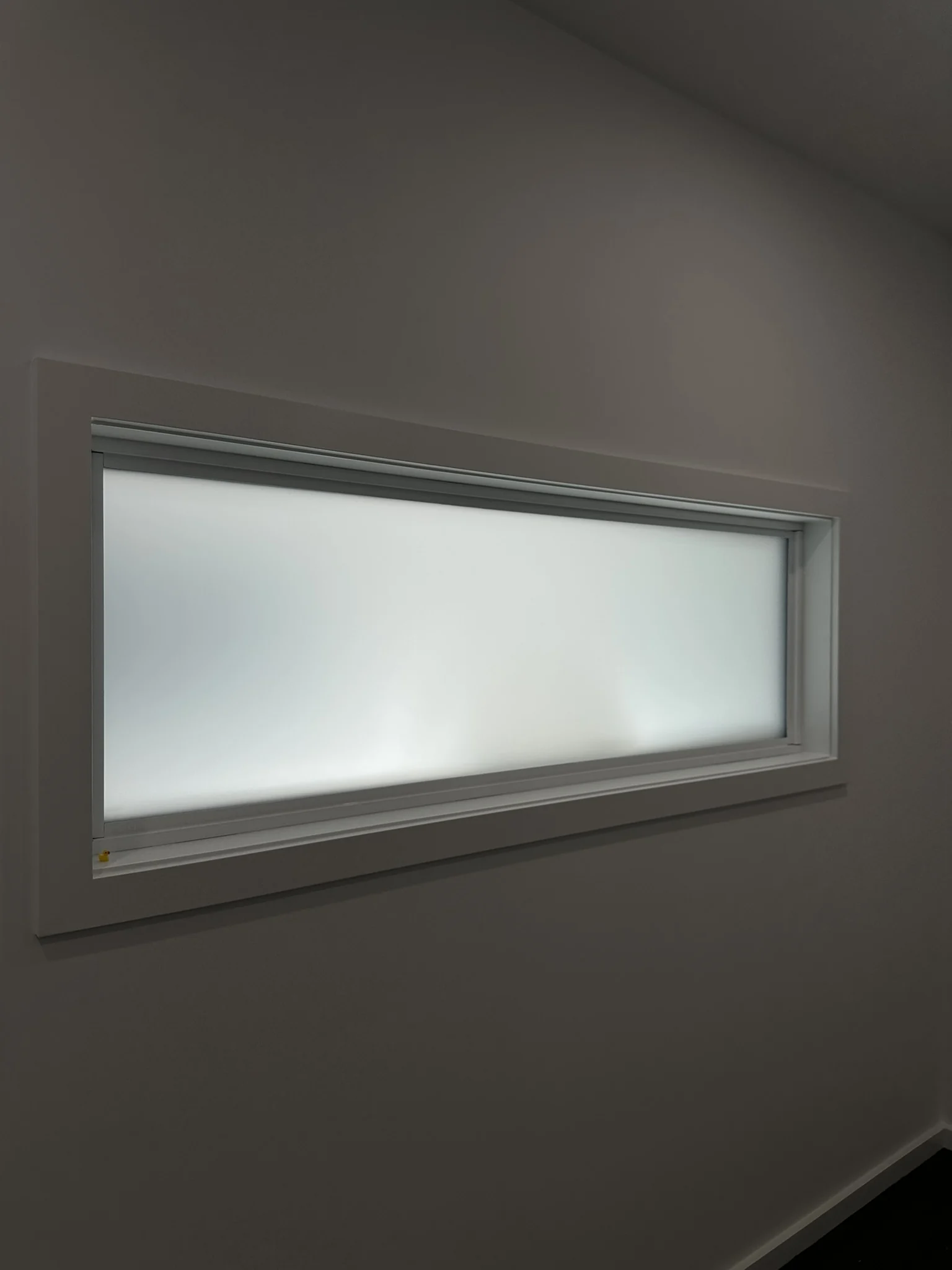 This new psychiatrist office was fitted with frost window tint to create privacy between rooms while still allowing natural light through. A simple, clean solution for professional spaces where comfort, discretion and privacy matter.