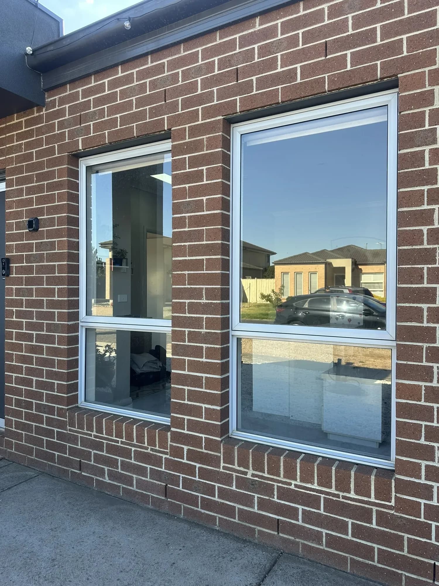 Front-Facing 50% Mirror Privacy Tint detail 3