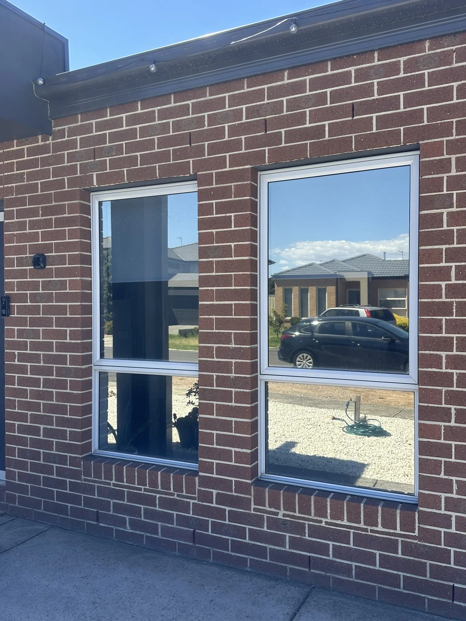 Front-Facing 50% Mirror Privacy Tint detail 4
