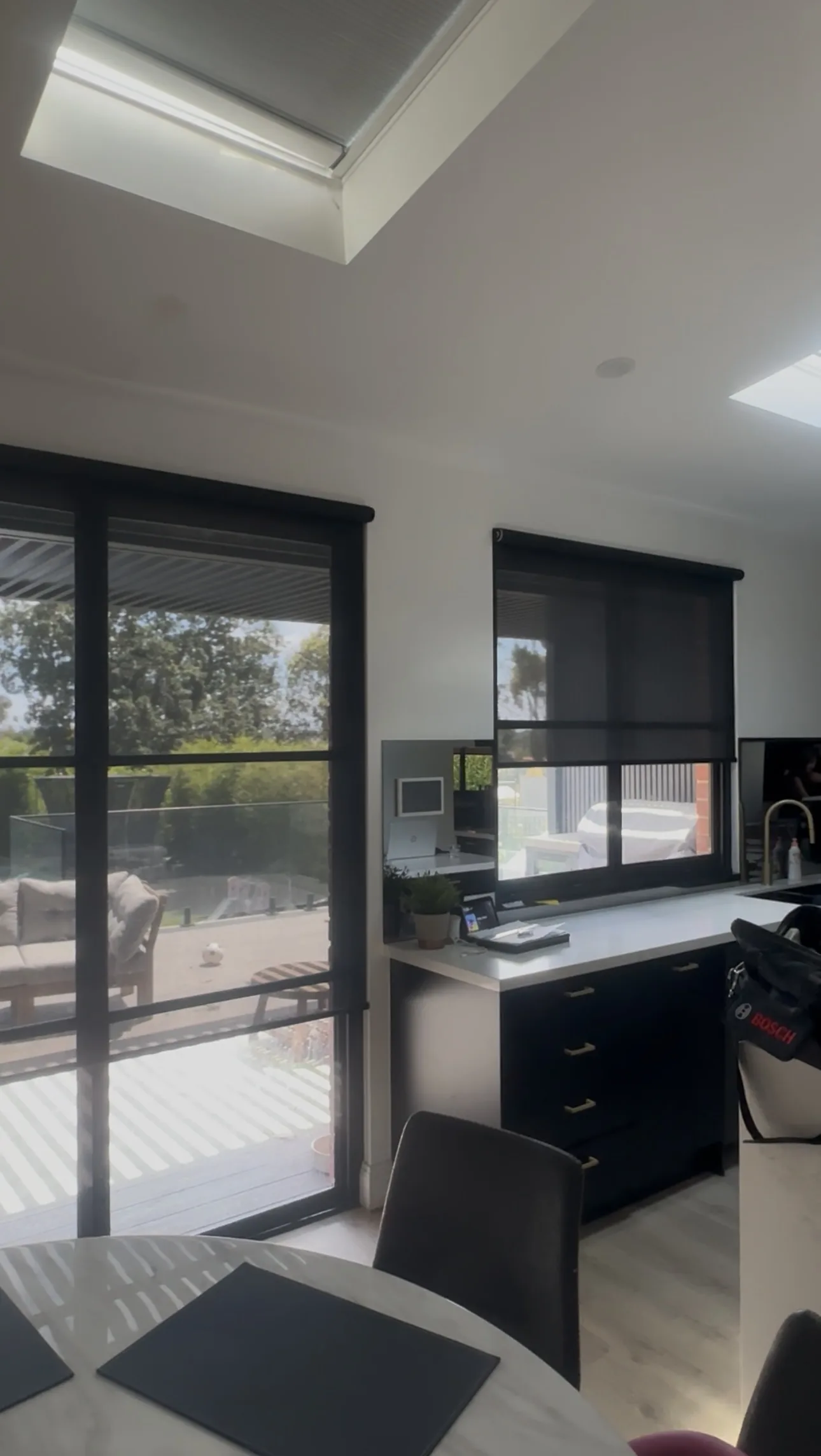 Motorised Screen Roller Blind Installation detail 4