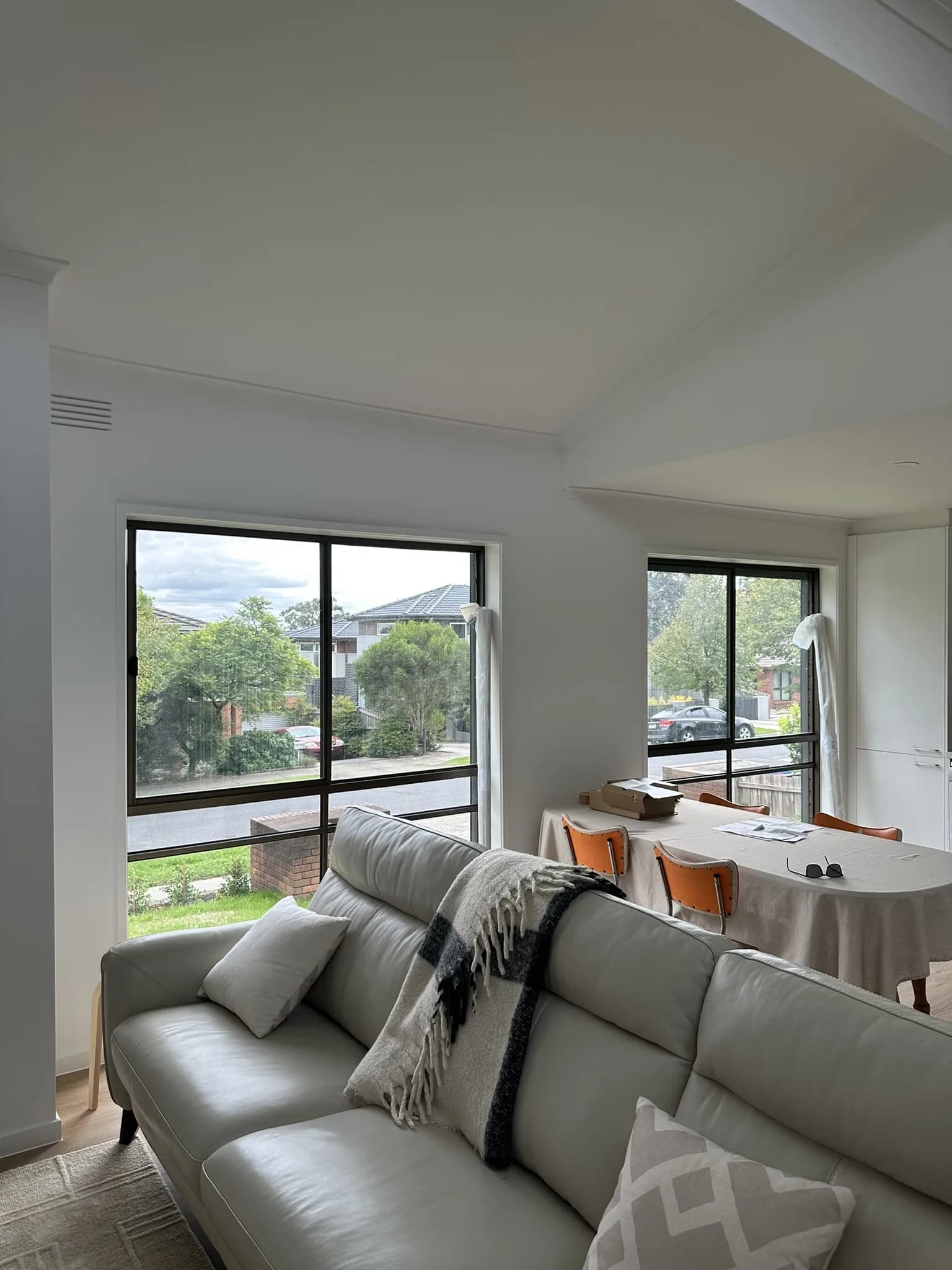 Screen Roller Blinds for Street-Facing Windows detail 2
