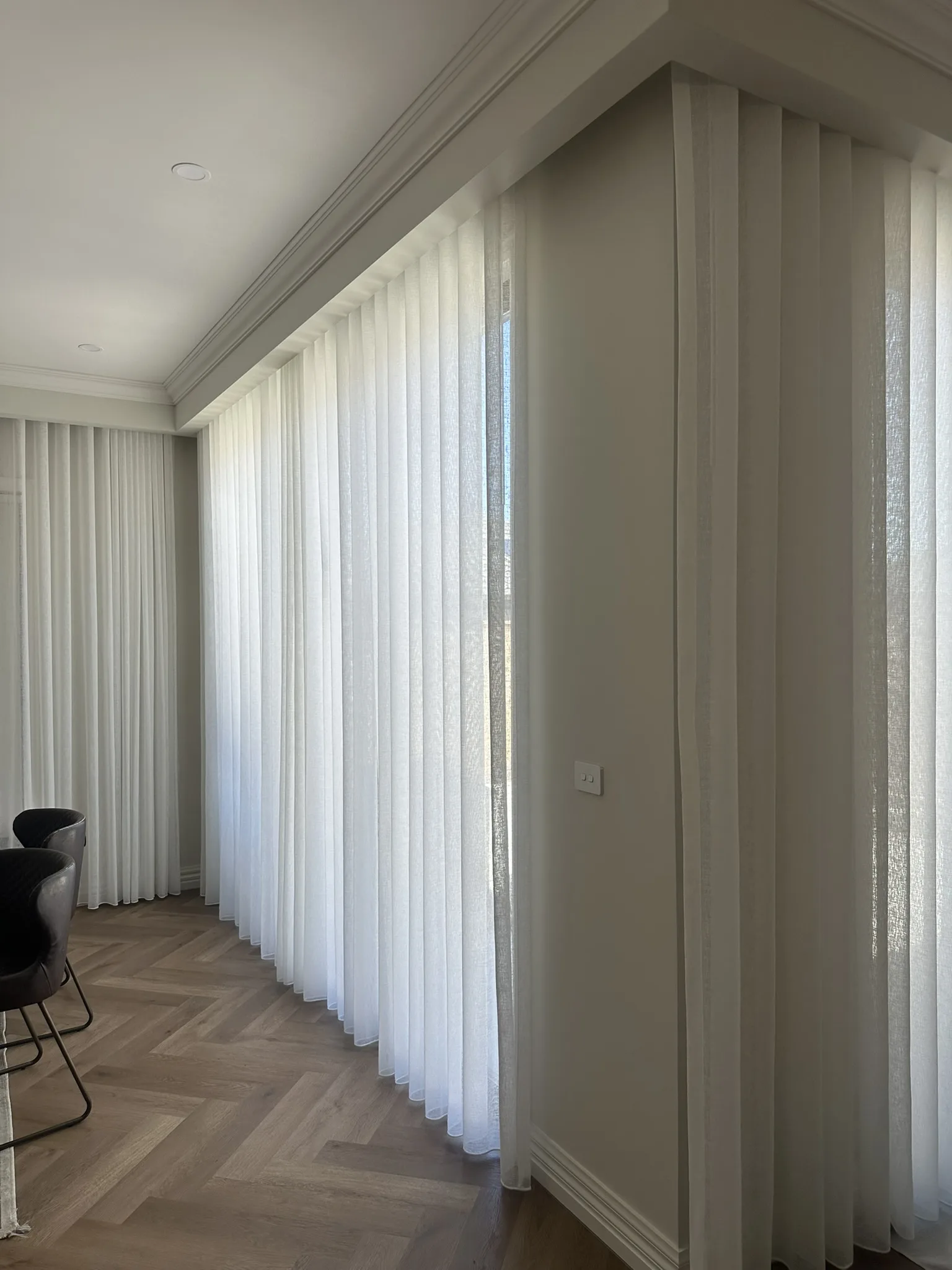 30% tint installed to large sliding doors and kitchen windows to reduce glare and heat, paired with sheer curtains through the living and dining areas for privacy, softness and a refined finish.